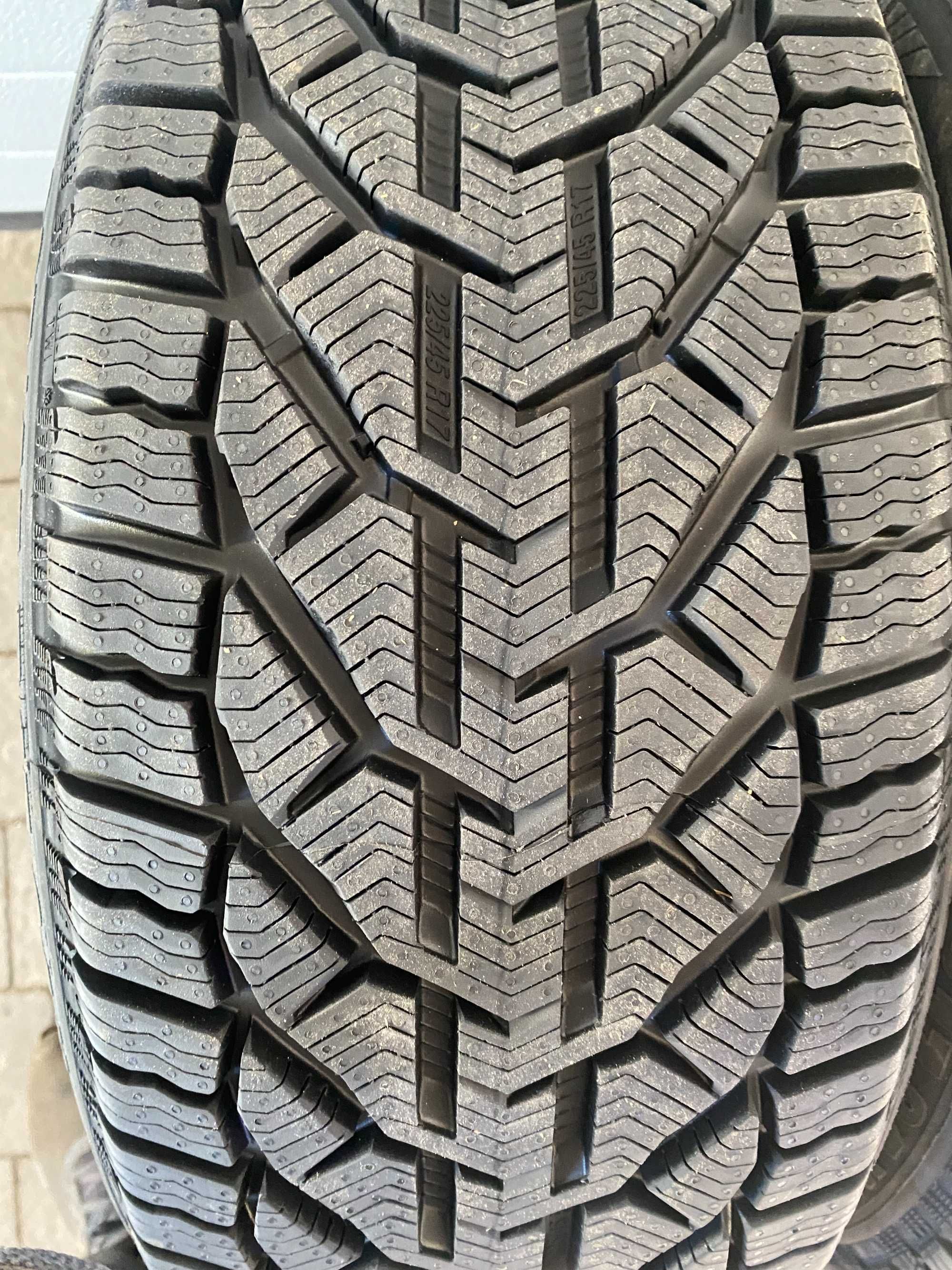 4x 225/45 R.17 94V XL Kormoran Snow 2024 zima