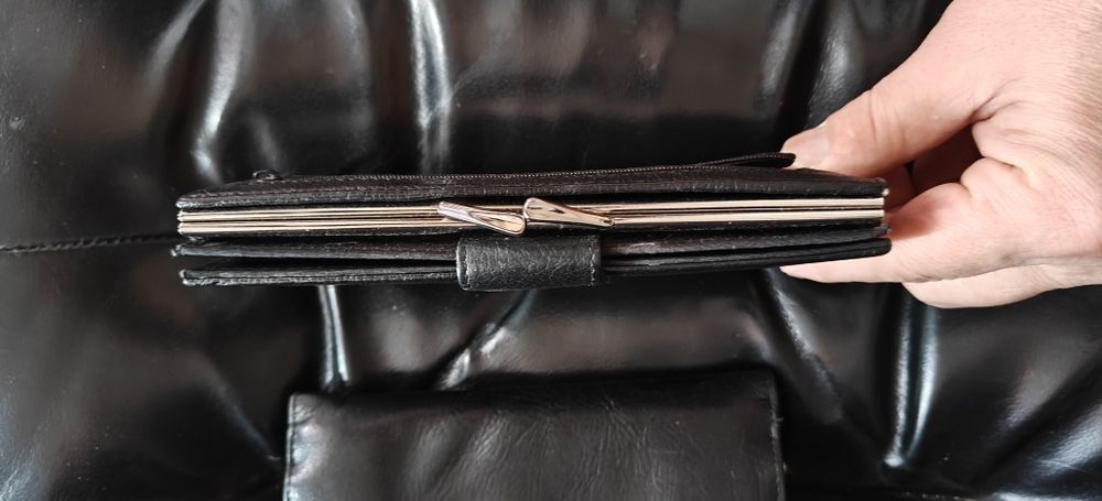 Сумочка GUESS,оригинал,кожа,новая.