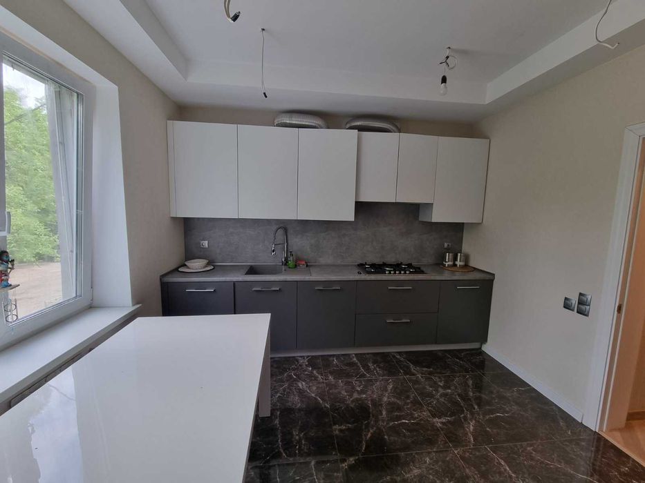 Продаж шикарної 3-х кімнатної квартири в центрі міста Слов'янськ!