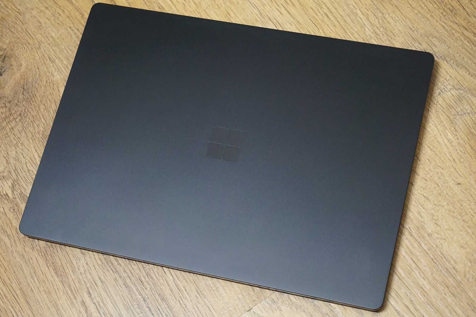 Microsoft Surface Laptop 3 15", 8 GB / 256 GB, AMD Ryzen 5, dotyk