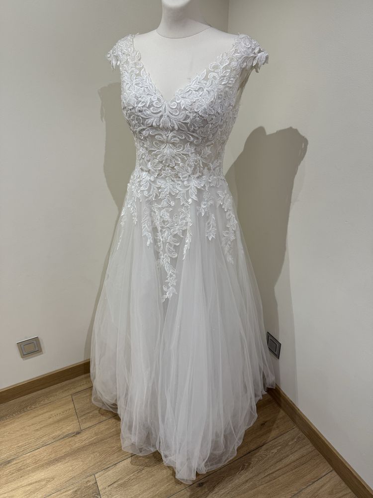 Piękna elegancka błyszczaca suknia slubna 38