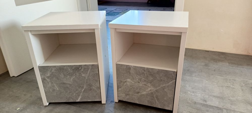 2 białe szafki nocne