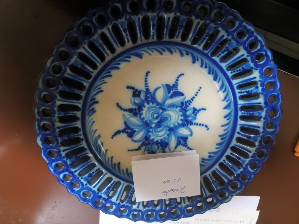Vendo pratos decorativos.