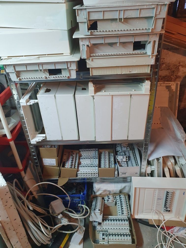 Skrzynki rozdzielnie elektryczne itd