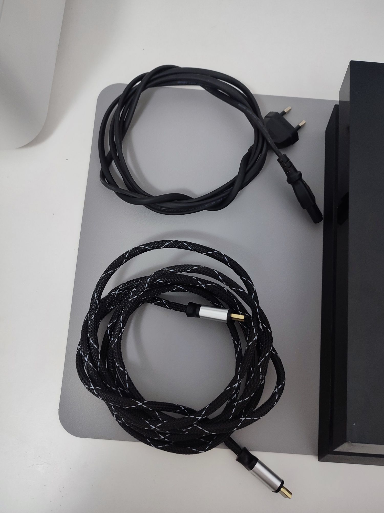PS4 com 2 comandos