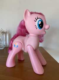 Boneca interativa my little pony pinkie pie emite sons