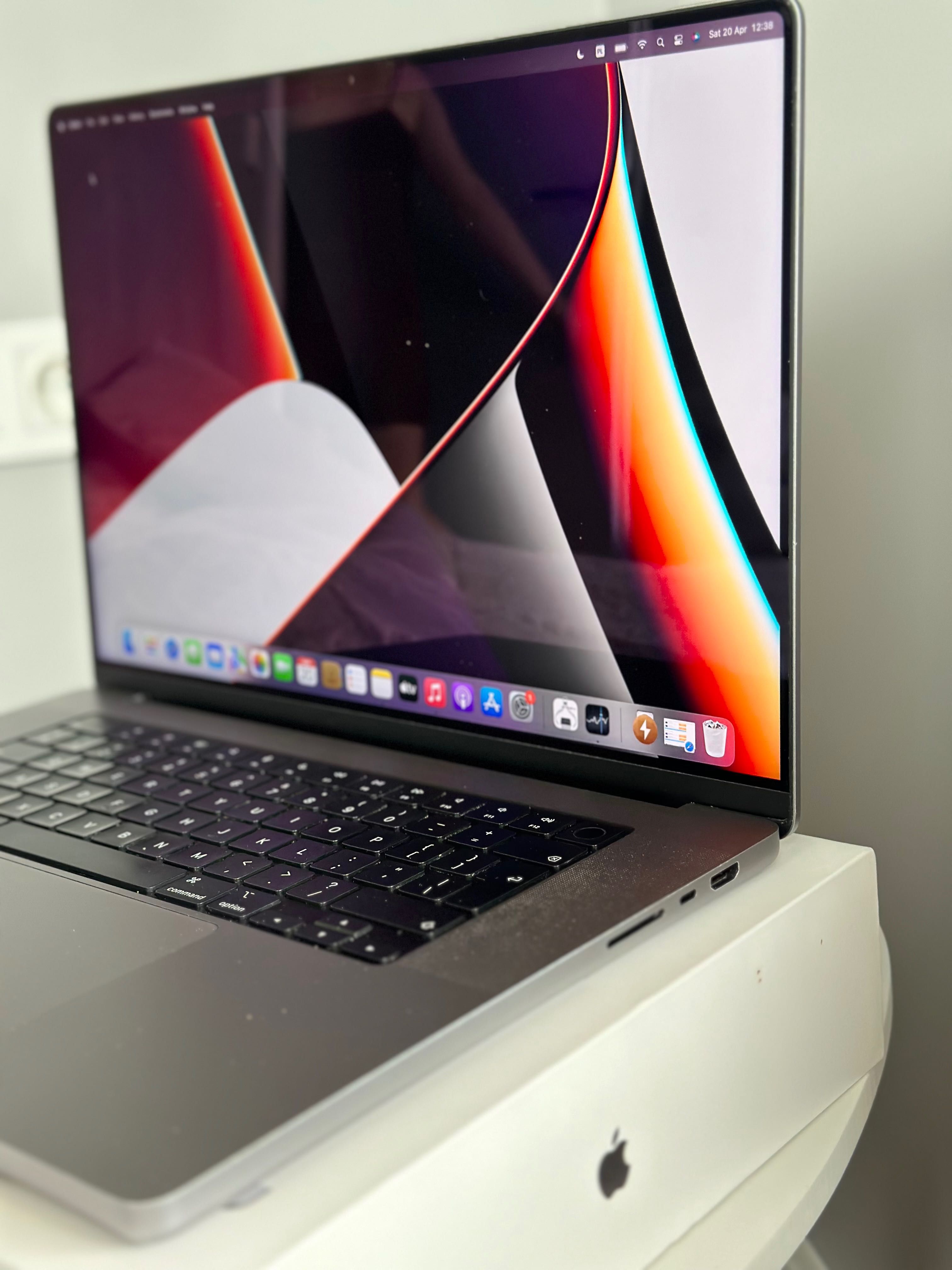 MacBook Pro 16 m1pro  16gb / 512gb