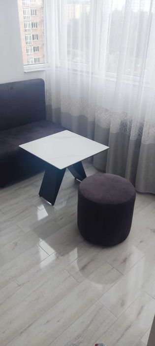 Диванчик, диван для балкону, кімнати, кафе, залів очікування, кухні.