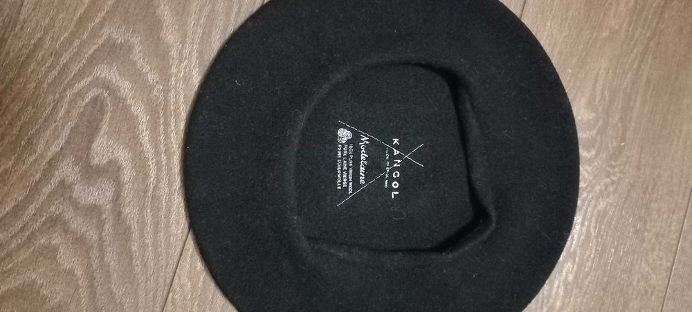 2 черных берета kangol
