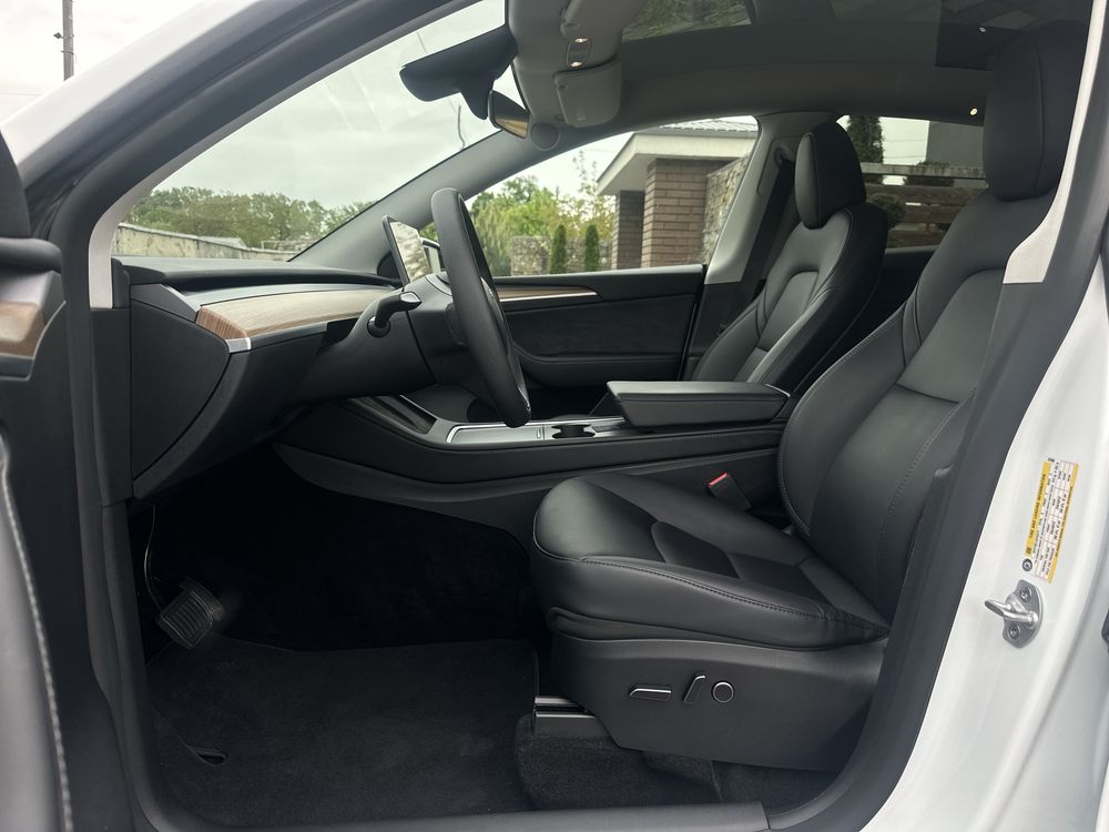 Tesla model Y 5 автопілот