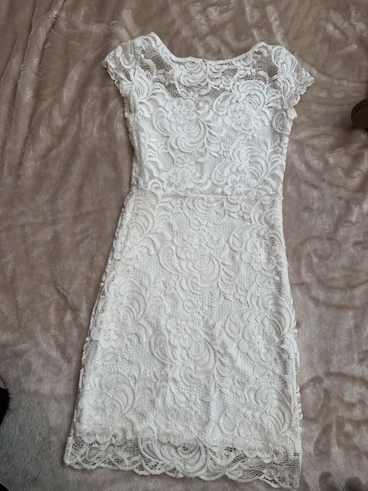 Сукня біла мереживна сукня міні приталена