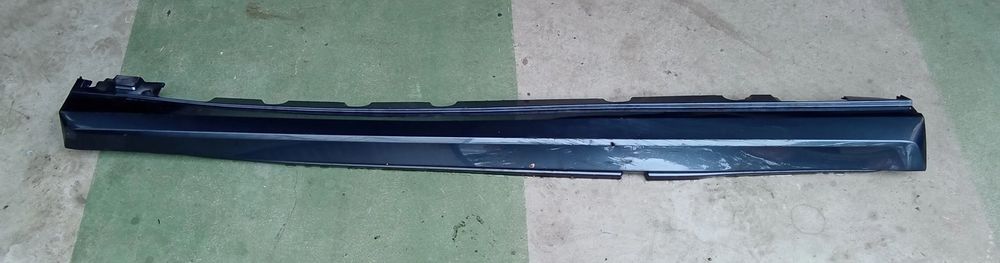 Listwa progowa Mercedes Glk W204 prawa A2046982354