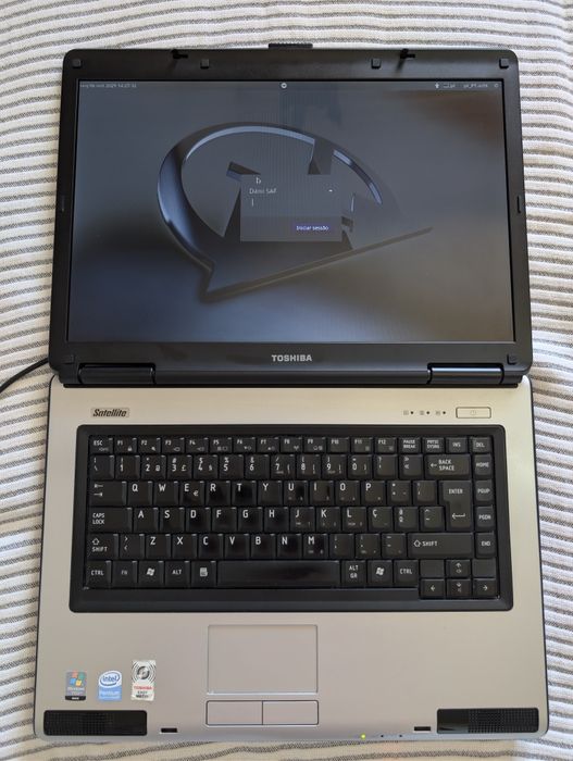 Toshiba Satellite L40-18L ( Portátil ) *