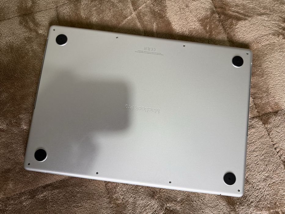 Macbook pro 16” m1 32gb ram 1tb ssd