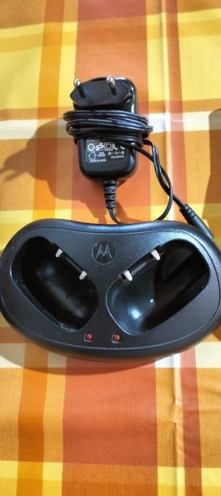 WALKIE TALKIE Conjunto de 2 com carregador.