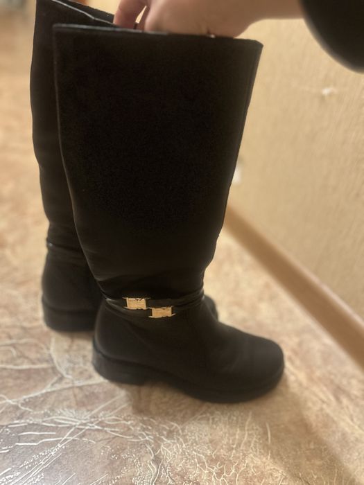 Зимние высокие сапоги