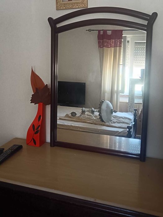 Conjunto de Mobilia de Quarto em Madeira Maciça e tampos em mármore