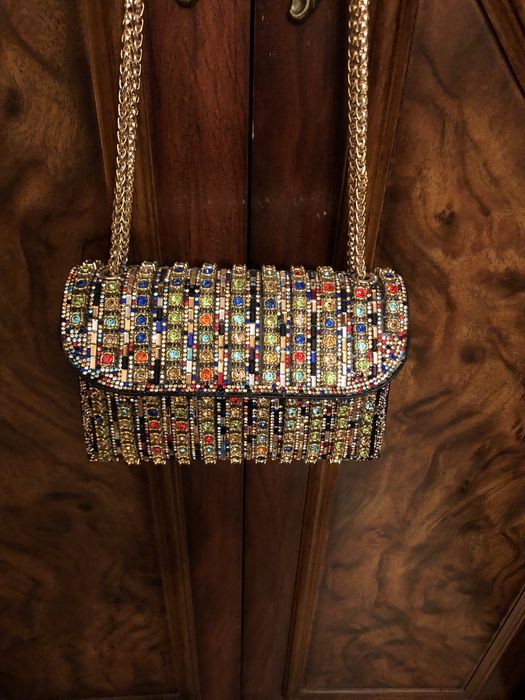 Сумка клатч дуже гарна вся в різнокольорових камінях
