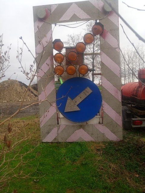 Przyczepa ostrzegawcza drogowa sygnalizacyjna