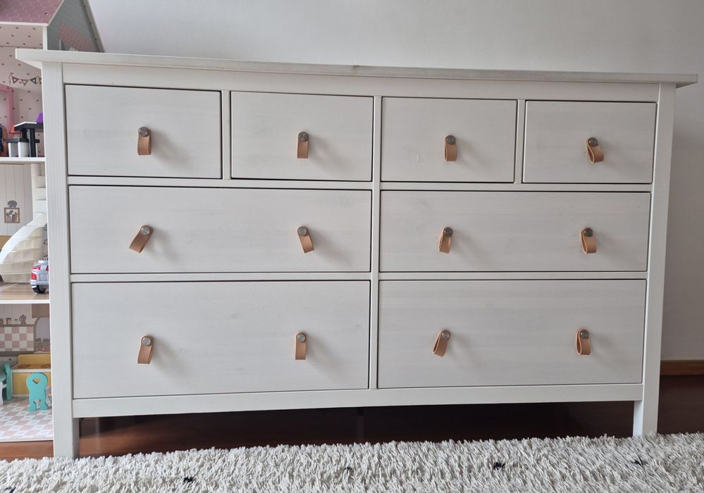 Cómoda HEMNES IKEA com 8 gavetas