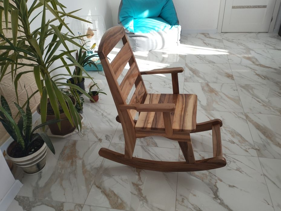 Крісло-качалка з горіха