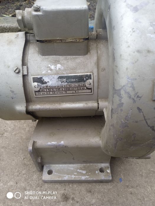 Продам вакумний насос .