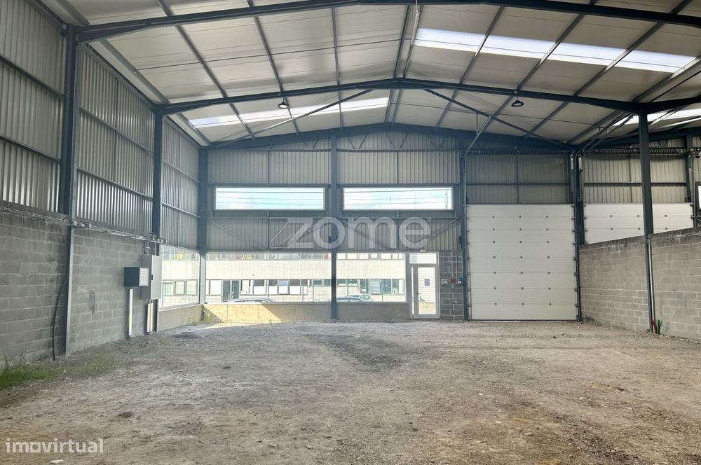 Armazém com 2.700m2 na Zona Industrial da Palhaça, Aveiro