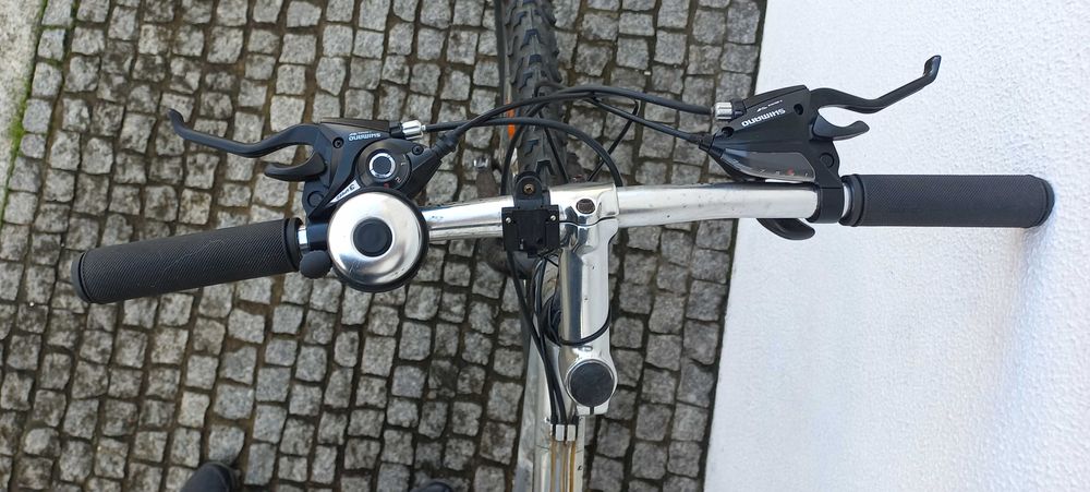 Bicicleta em alumínio