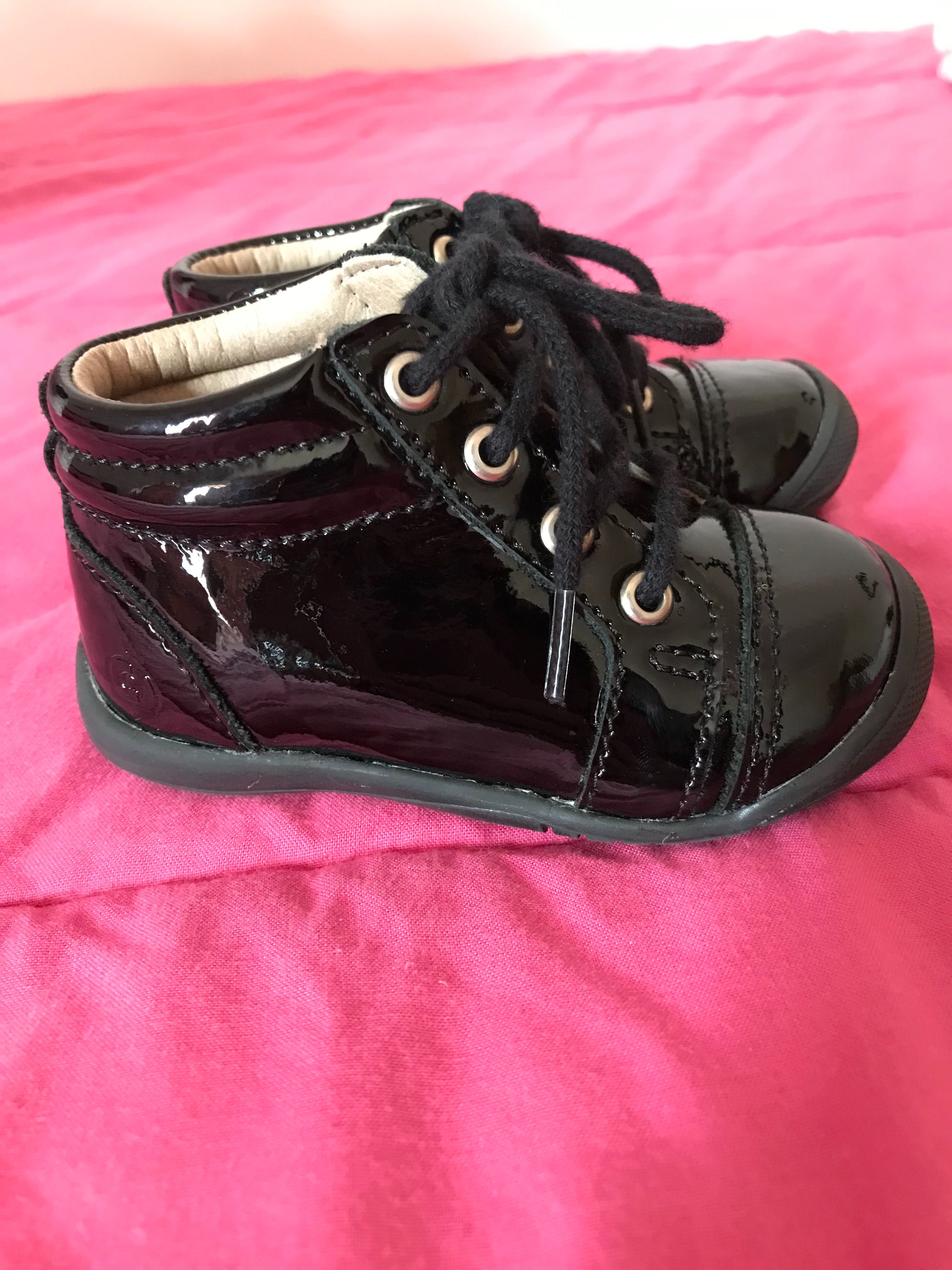 Bota em verniz para bebe (portes incluso)