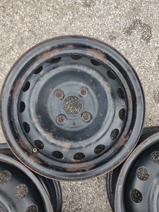 Komplet felg stalowych do Hyundai 14 cali 4x100 5J et45 osadzenie 54.1