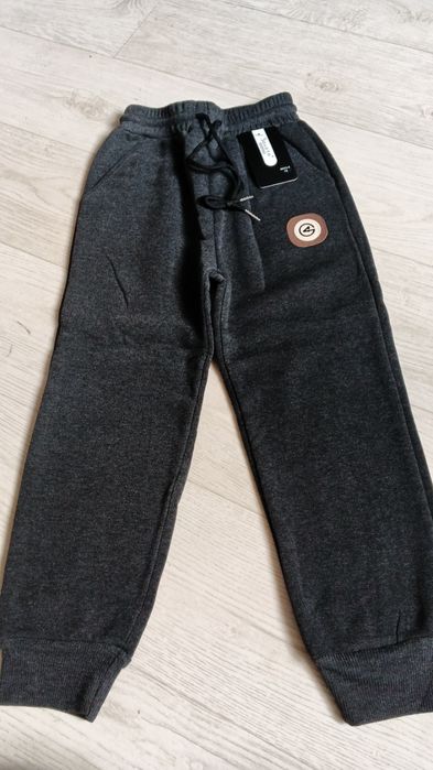 Теплі спортивні штани на флісі для хлопчика 128-134