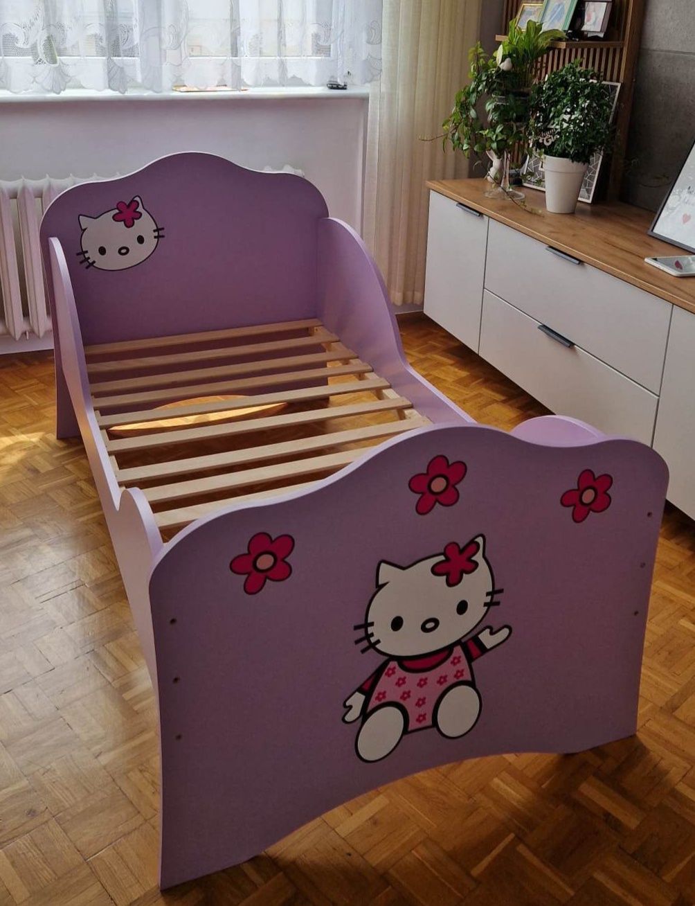 Łóżko dziecięce Hello Kitty bez stelaża pod materac