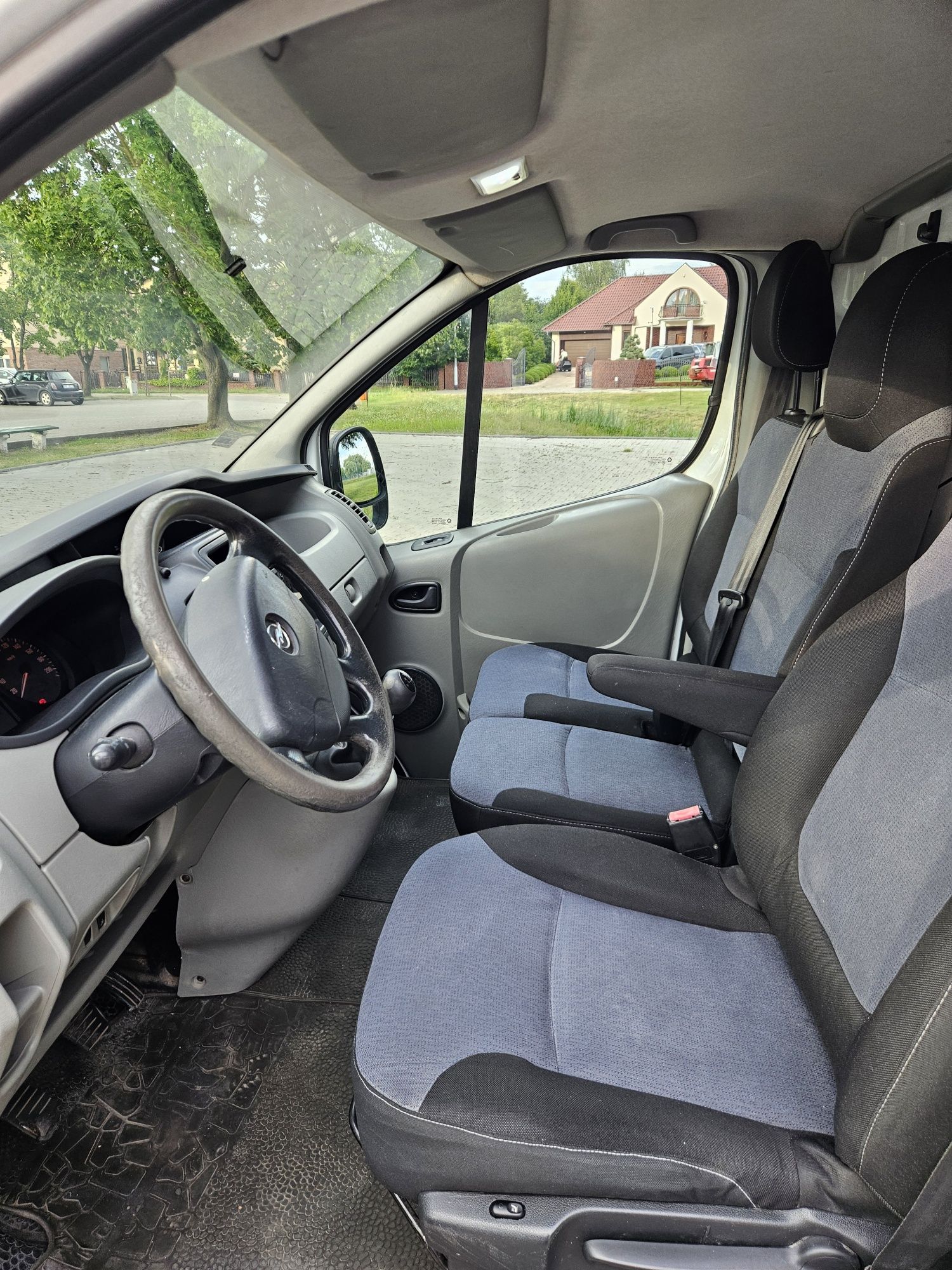 Opel Vivaro 2.5 max długi i wysoki L2H2