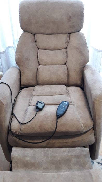 Cadeirão elétrico estofado