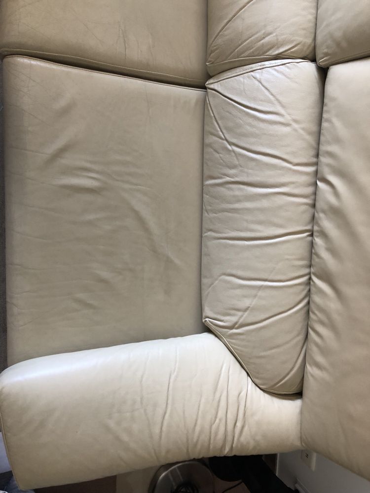 Sofa 2 lugares bege pele genuina