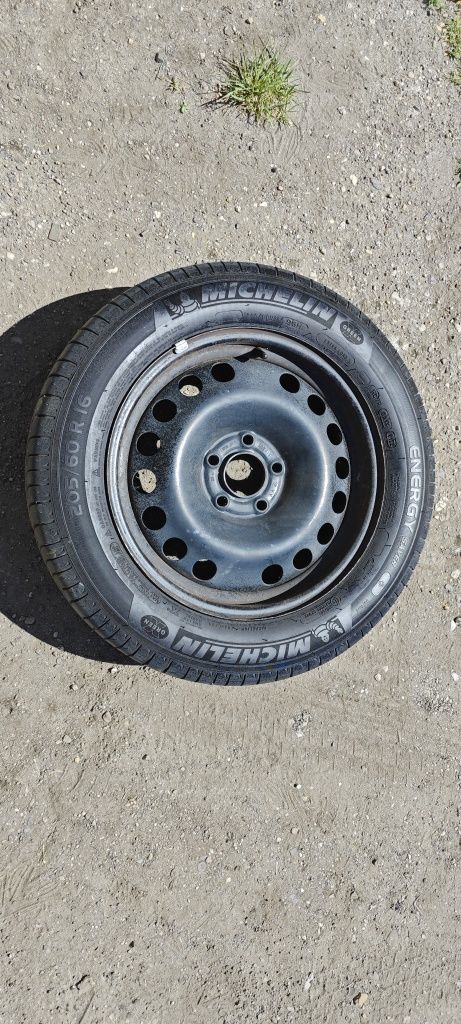 Prawie nowe koła letnie Michelin ENERGY SAVER+ 205/60 R16 96 H XL

Czy