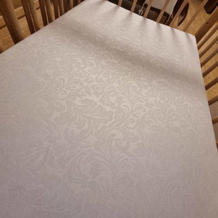 Кроватка детская в отличном состоянии .маятник+ящик+матрац кокосовый.