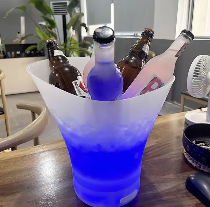 Wiaderko chłodzące z efektem wow! Głośnik Bluetooth i podświetlenie