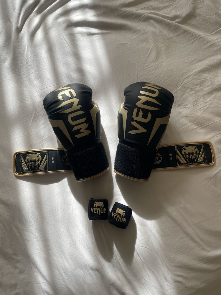Luvas de Boxe Venum Elite Preto/Dourado + Ligaduras