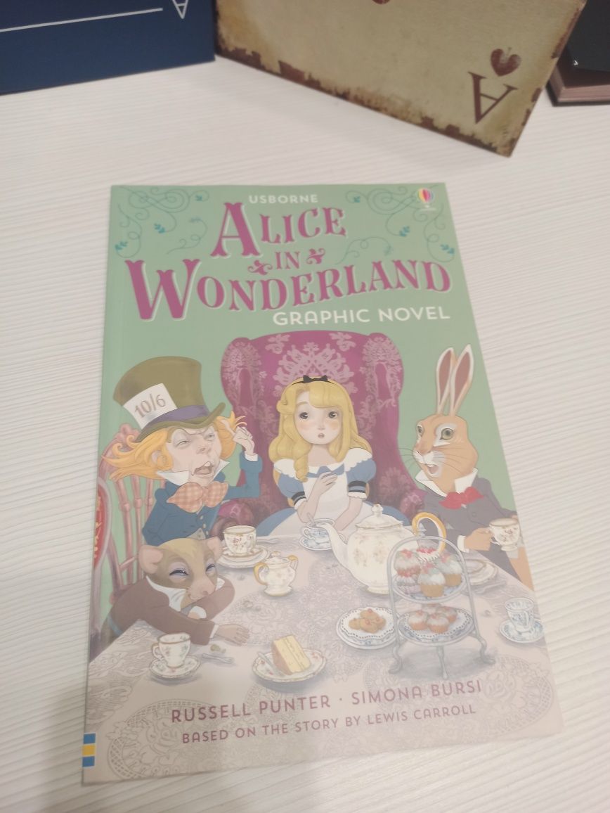 Книга Alice in Wonderland. Graphic Novel
Рассел Пантер