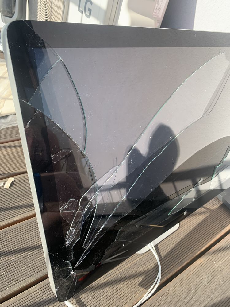 Monitor apple uszkodzony