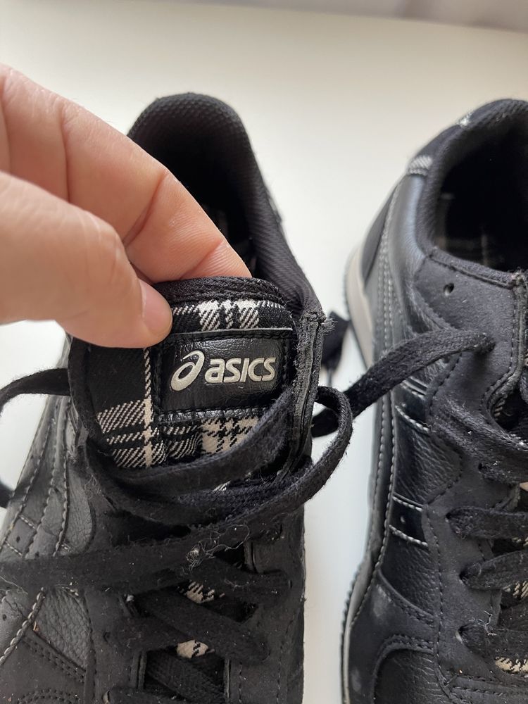 Tenis  Asics preto em pele tecido novos