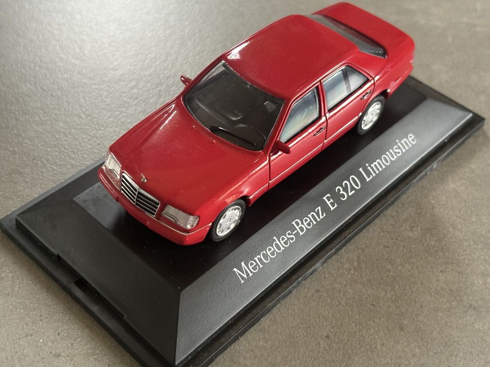 Model Herpa skala 1/43 Mercedes E-Klasa E320 W124 czerwony