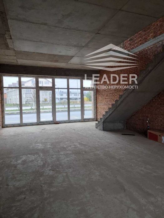 Сдам Фасадне приміщення!Чудова локація!