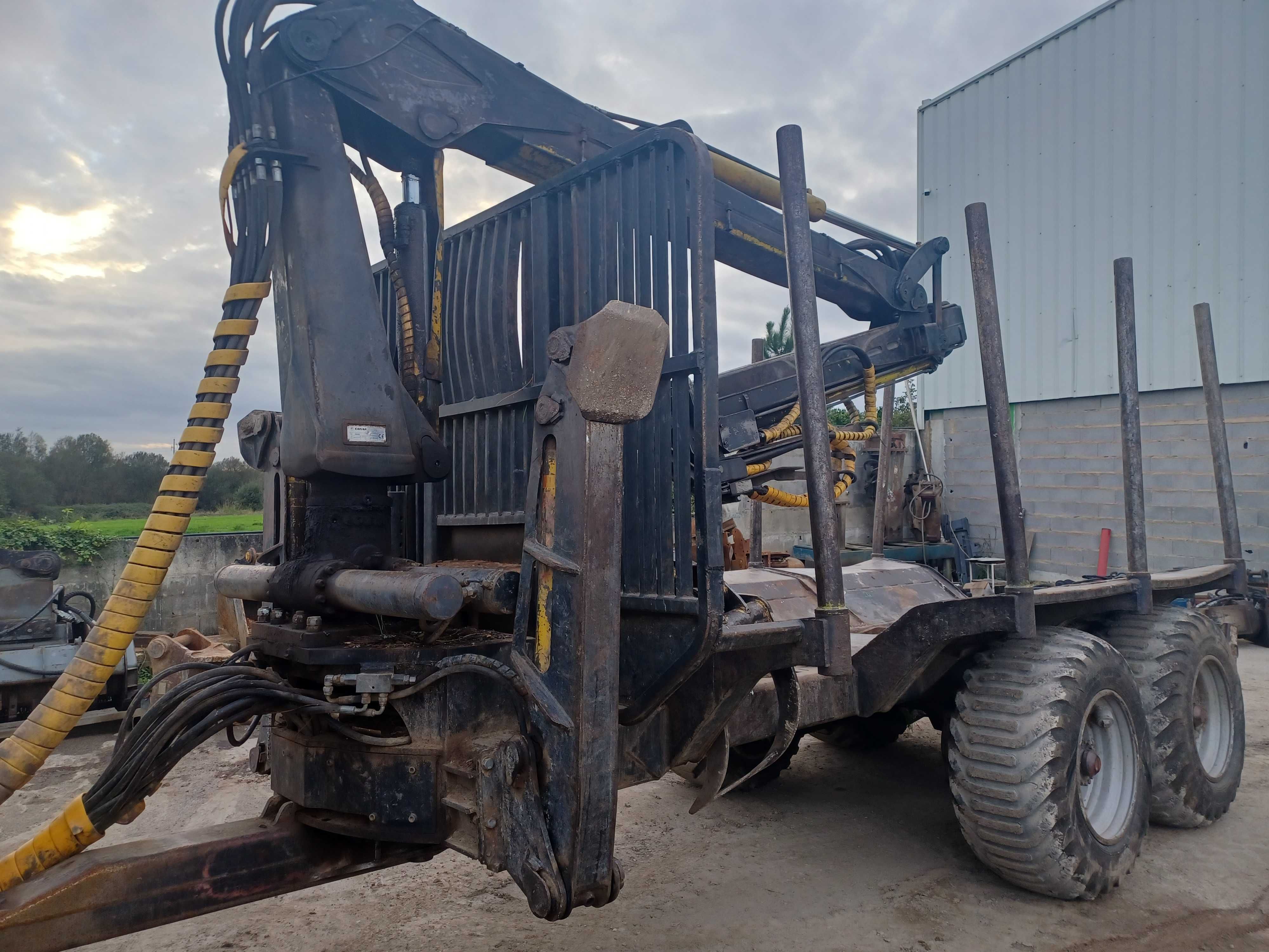 Trator florestal Valtra T130