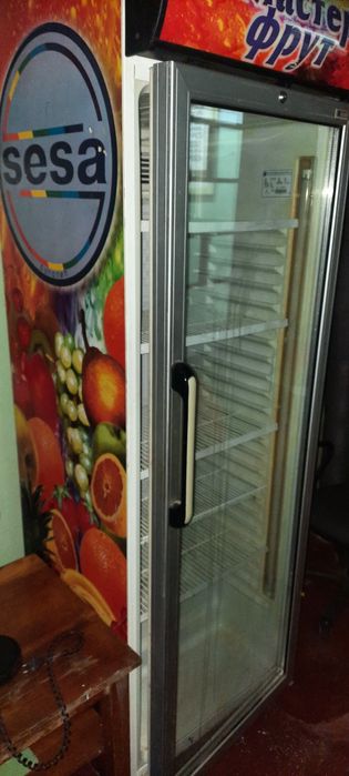 Продам холодильник- витрину