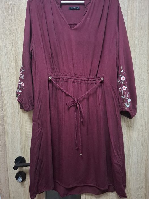 Sukienka bordowa z reserved