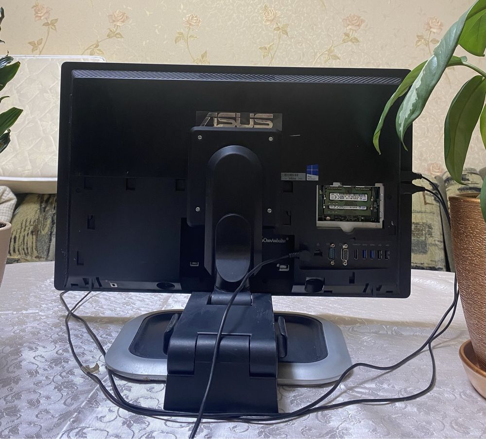 ігровий моноблок AsusPRO 24" FullHD 8/256GB SSD NVIDIA GeForce 930M