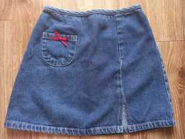 Spódnica jeansowa mini- rozmiar 110/116
Długość od pasa 35cm.
Polecam