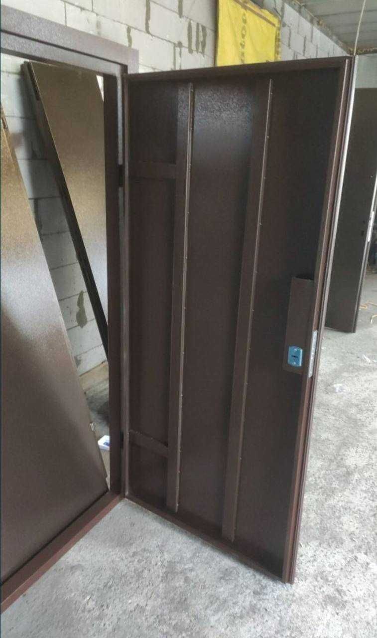 Продам металеві двері для складів